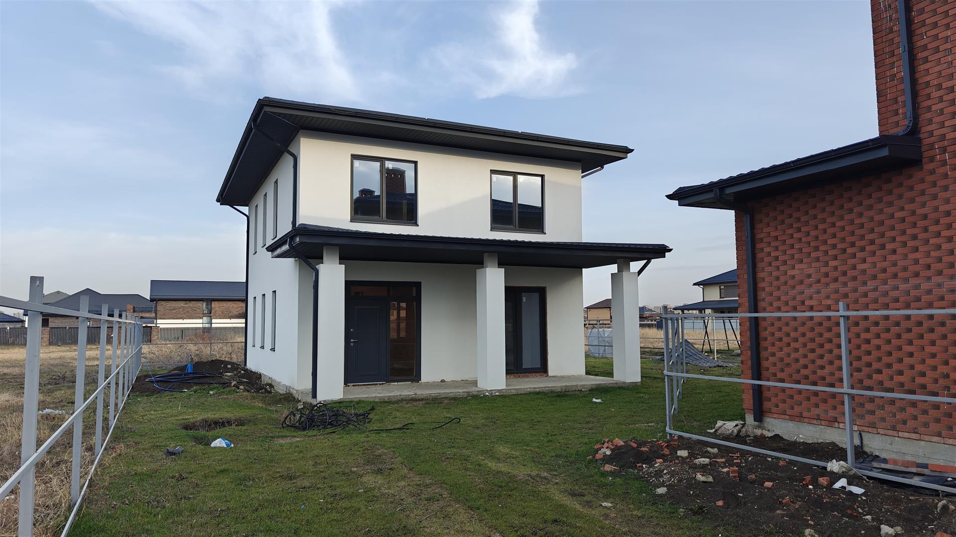 Фото №1: Дом 168 м² + 4 сот. - Краснодар, Прикубанский внутригородской округ, п. коттеджный  Зелёная Долина, ул. Гасконская, 10