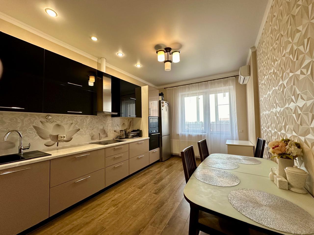 Фото №1: 1-комнатная квартира 47 м² - Краснодар, Прикубанский внутригородской округ, мкр. ЖК Красная Площадь, ул. Кореновская, 57к2