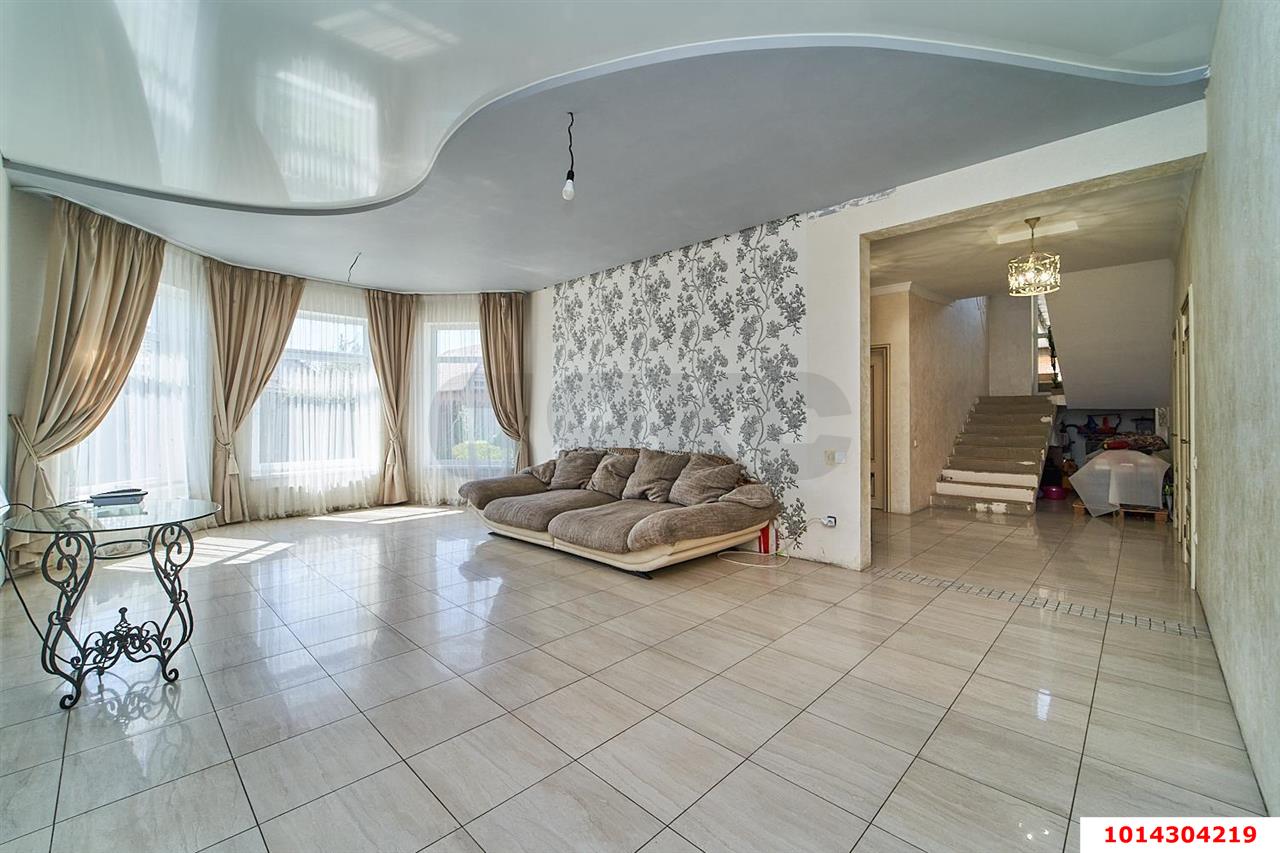 Фото №1: Дом 238 м² + 5.2 сот. - Тахтамукай, мкр. Европейская Деревня, ул. Майкопская, 9