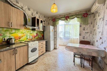 Фото №1: 2-комнатная квартира 50 м² - Российский, мкр. Прикубанский внутригородской округ, ул. имени В.М. Комарова, 50