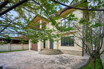 Фото №1: Дом 487 м² - Краснодар, мкр. Центральный, ул. Краснодонская, 39