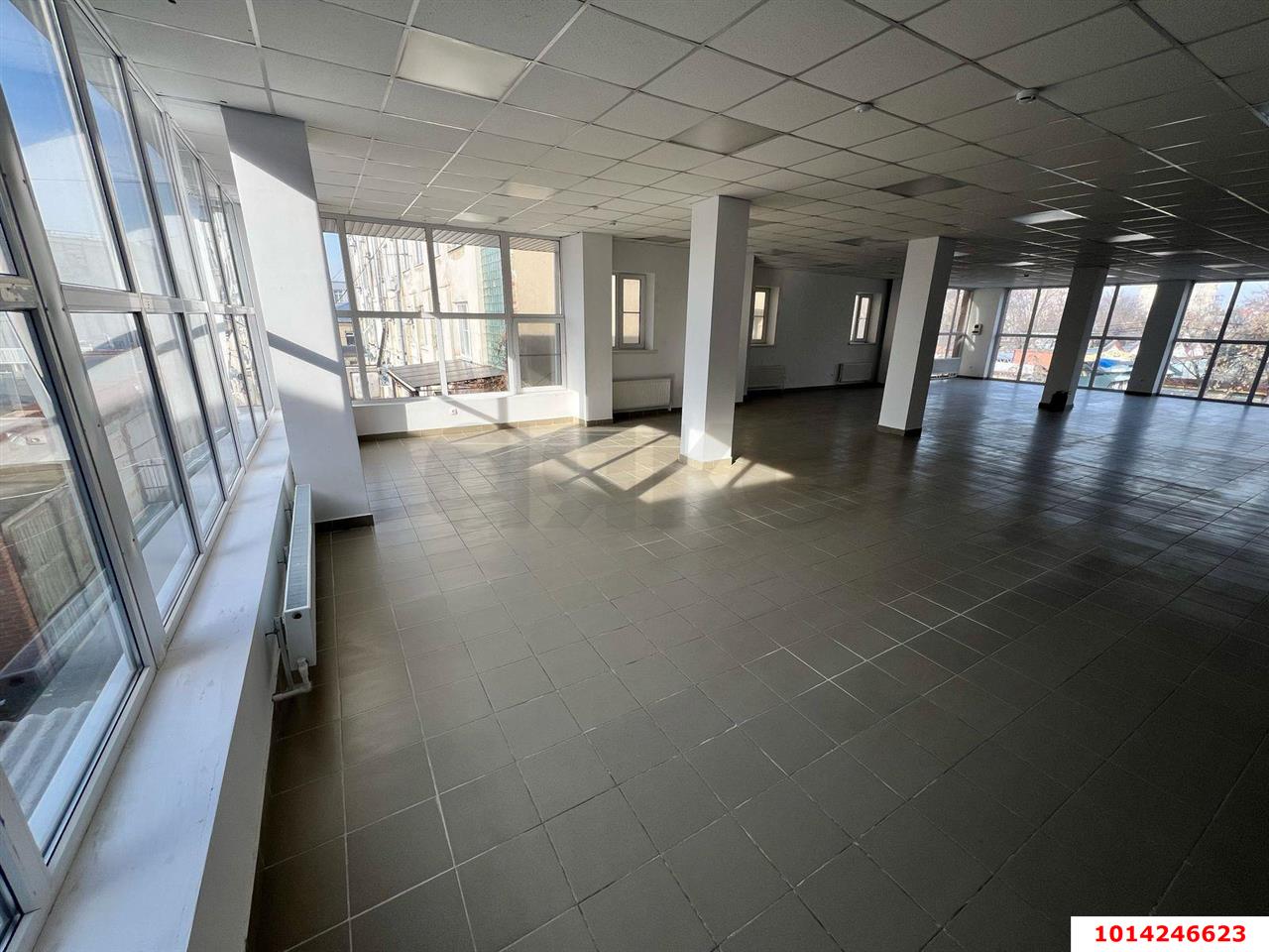 Фото №11: Торговое помещение 272 м² - Майкоп, Центр, ул. Крестьянская, 209