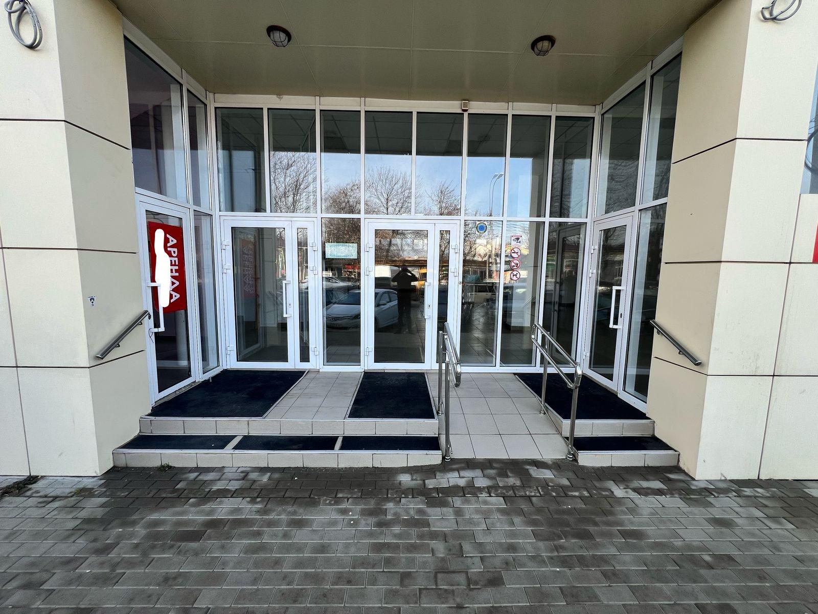 Фото №1: Коммерция 271 м² - Майкоп, мкр. Центр, ул. Крестьянская, 209