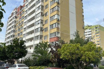 Фото №1: 2-комнатная квартира 64 м² - Краснодар, мкр. Почтовый, ул. имени Валерия Гассия, 10