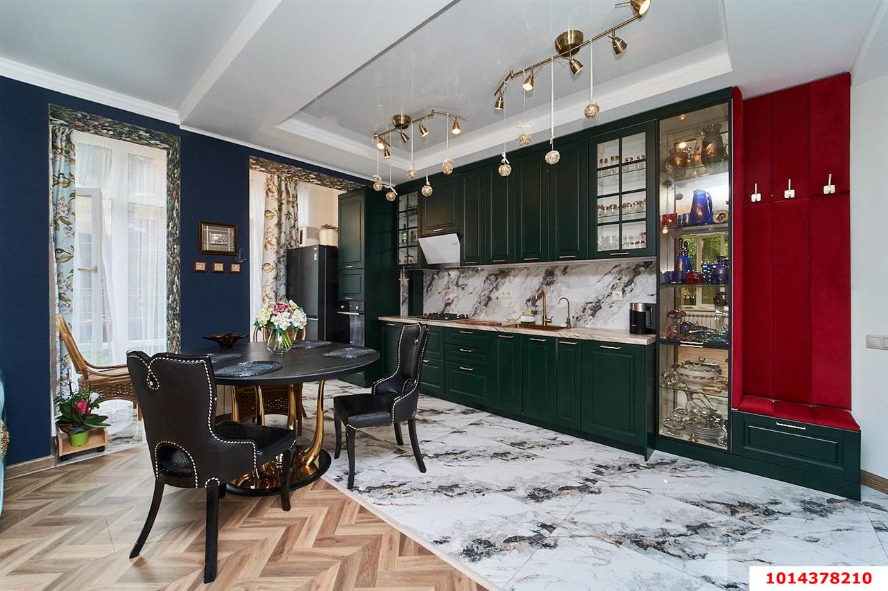 Фото №1: 2-комнатная квартира 64 м² - Краснодар, Центральный внутригородской округ, Покровка, мкр. Центральный, ул. Щорса, 5