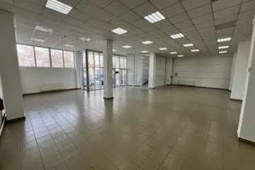 Фото №2: Торговое помещение 275 м² - Майкоп, мкр. Центр, ул. Крестьянская, 209