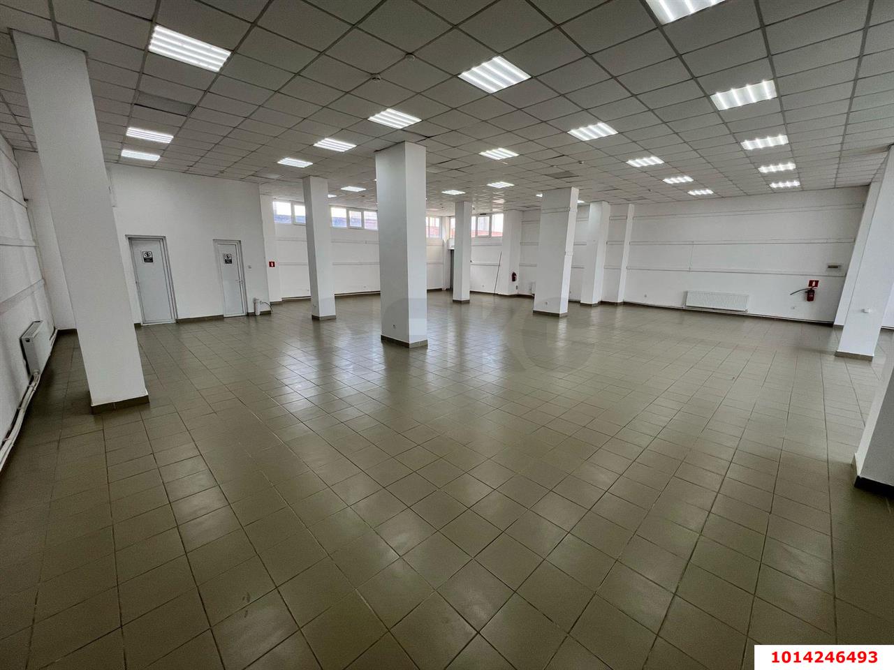 Фото №3: Торговое помещение 275 м² - Майкоп, Центр, ул. Крестьянская, 209