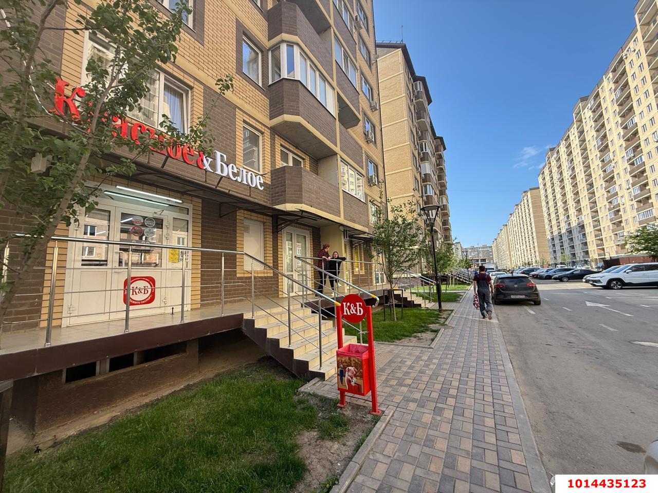 Фото №2: Торговое помещение 54 м² - Краснодар, жилой комплекс Дыхание, ул. Лётчика Позднякова, 2