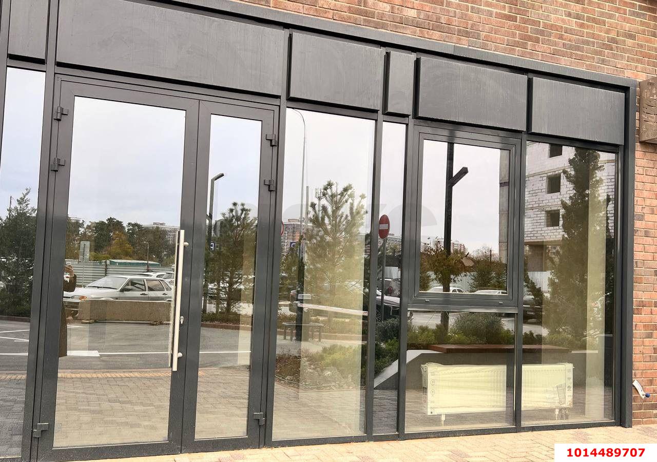 Фото №3: Торговое помещение 39 м² - Краснодар, жилой комплекс Зелёная Территория, ул. имени Генерала Брусилова, 5лит1.1