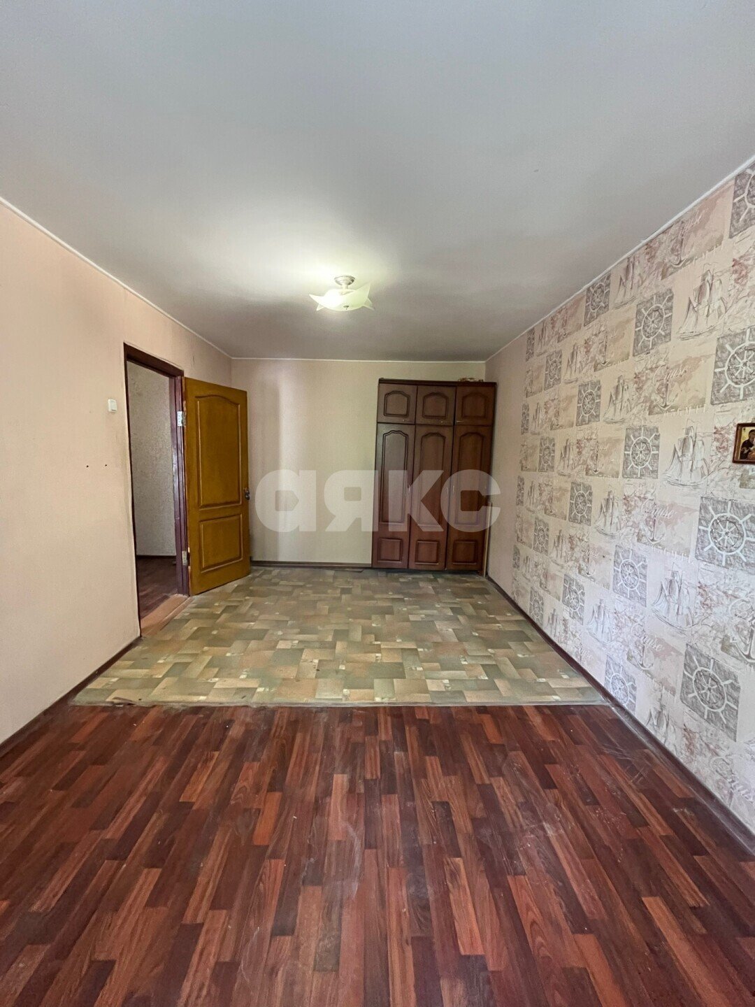 Фото №1: 1-комнатная квартира <span class="whitespace-nowrap">30 м²</span>, <span class="whitespace-nowrap">1/5 эт.</span> - Мариуполь, р. Кальмиусский, пр-кт Металлургов, 221