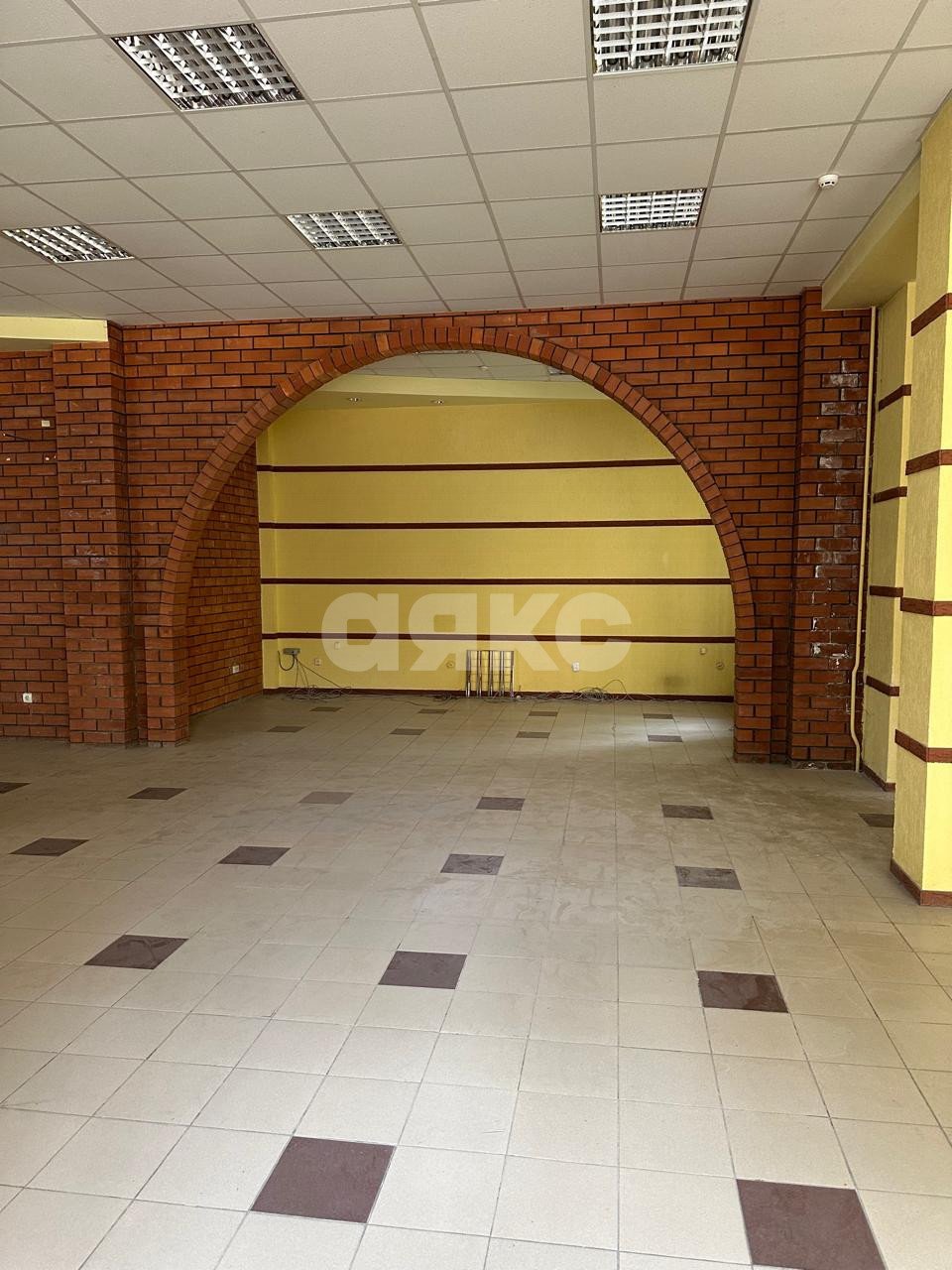 Фото №3: Коммерция 500 м² - Ростов-на-Дону, 4-й, пр-кт Королёва, 16А
