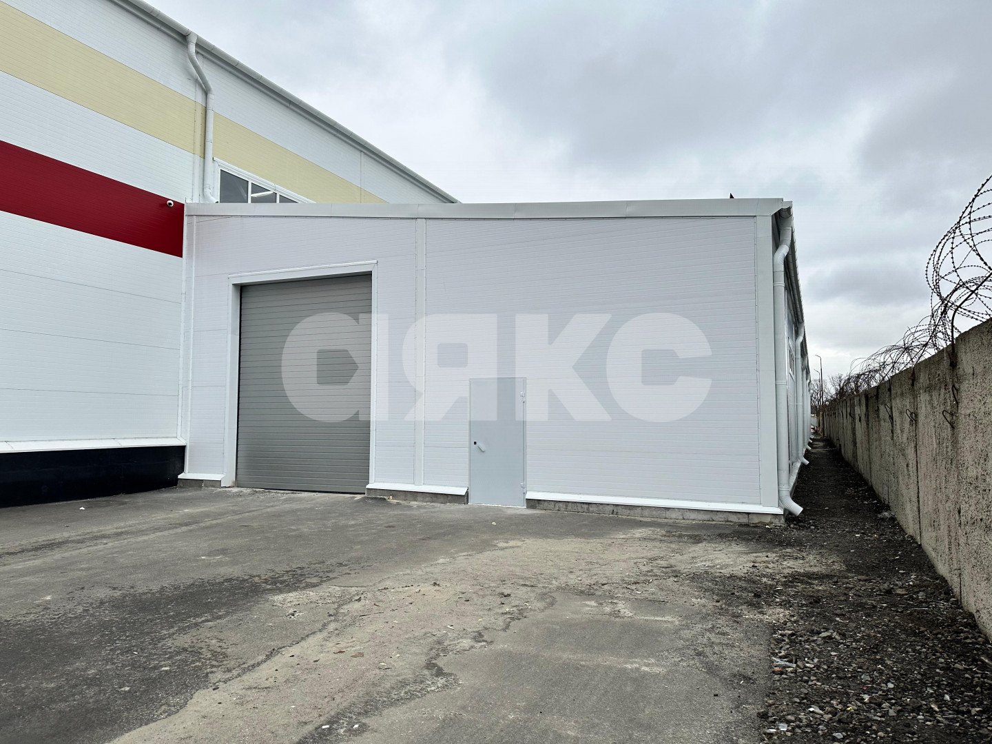 Фото №2: Коммерция 700 м² - Ростов-на-Дону, Октябрьский, ул. Оганова, 37