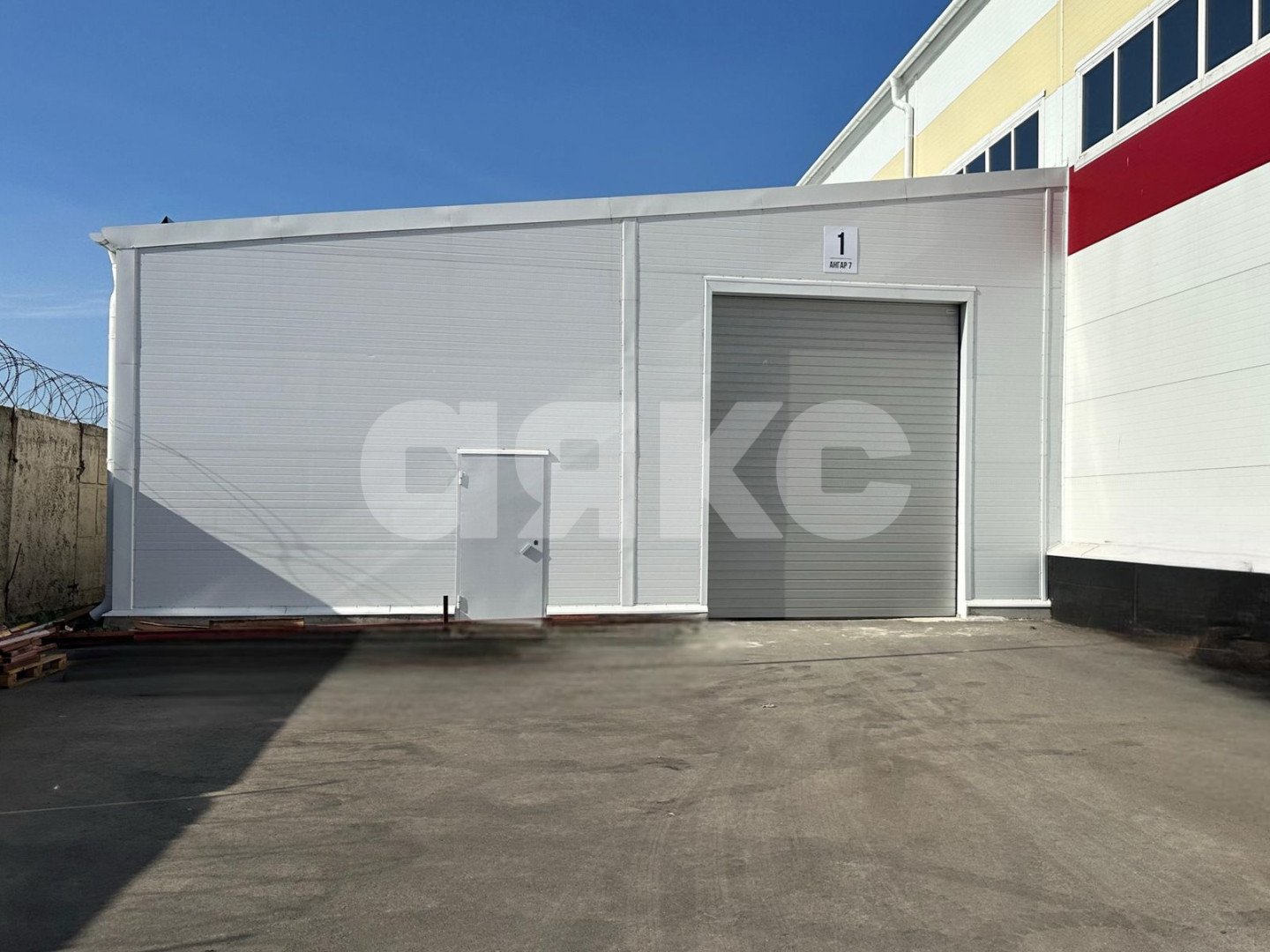 Фото №1: Коммерция 530 м² - Ростов-на-Дону, Октябрьский, ул. Оганова, 37