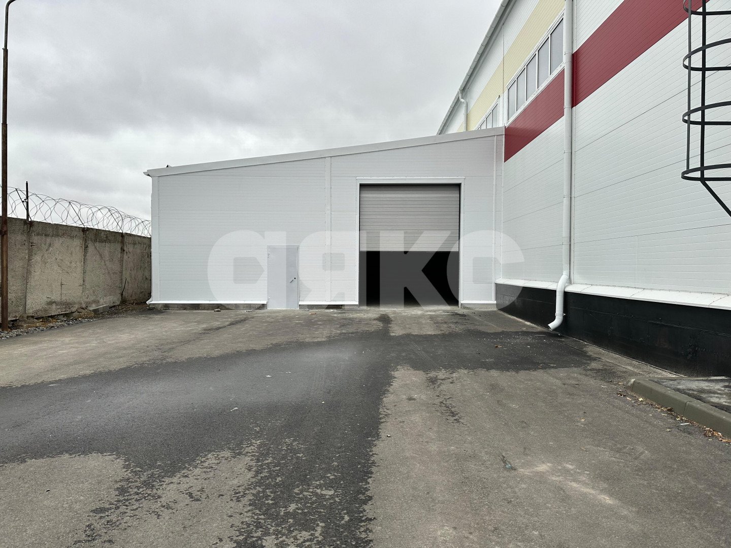 Фото №5: Коммерция 700 м² - Ростов-на-Дону, Октябрьский, ул. Оганова, 37