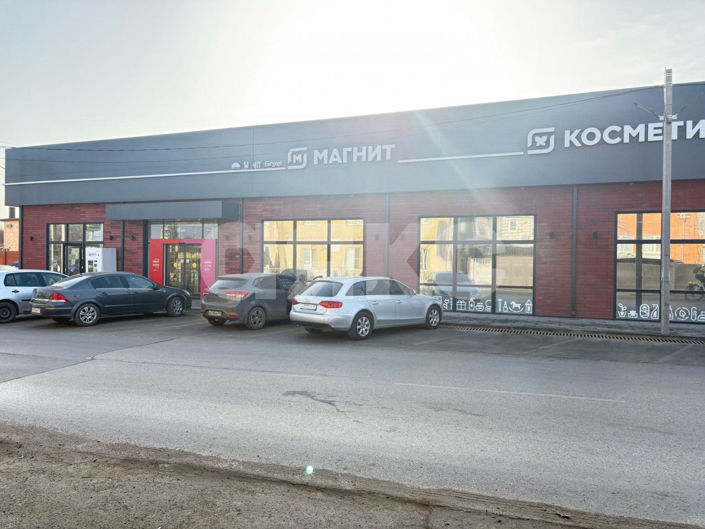 Фото №1: Коммерция 1000 м² - Батайск, ул. Максима Горького, 637