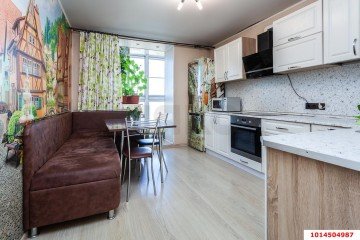 Фото №1: 2-комнатная квартира 64 м² - Краснодар, мкр. Военный городок № 109, ул. Кореновская, 73