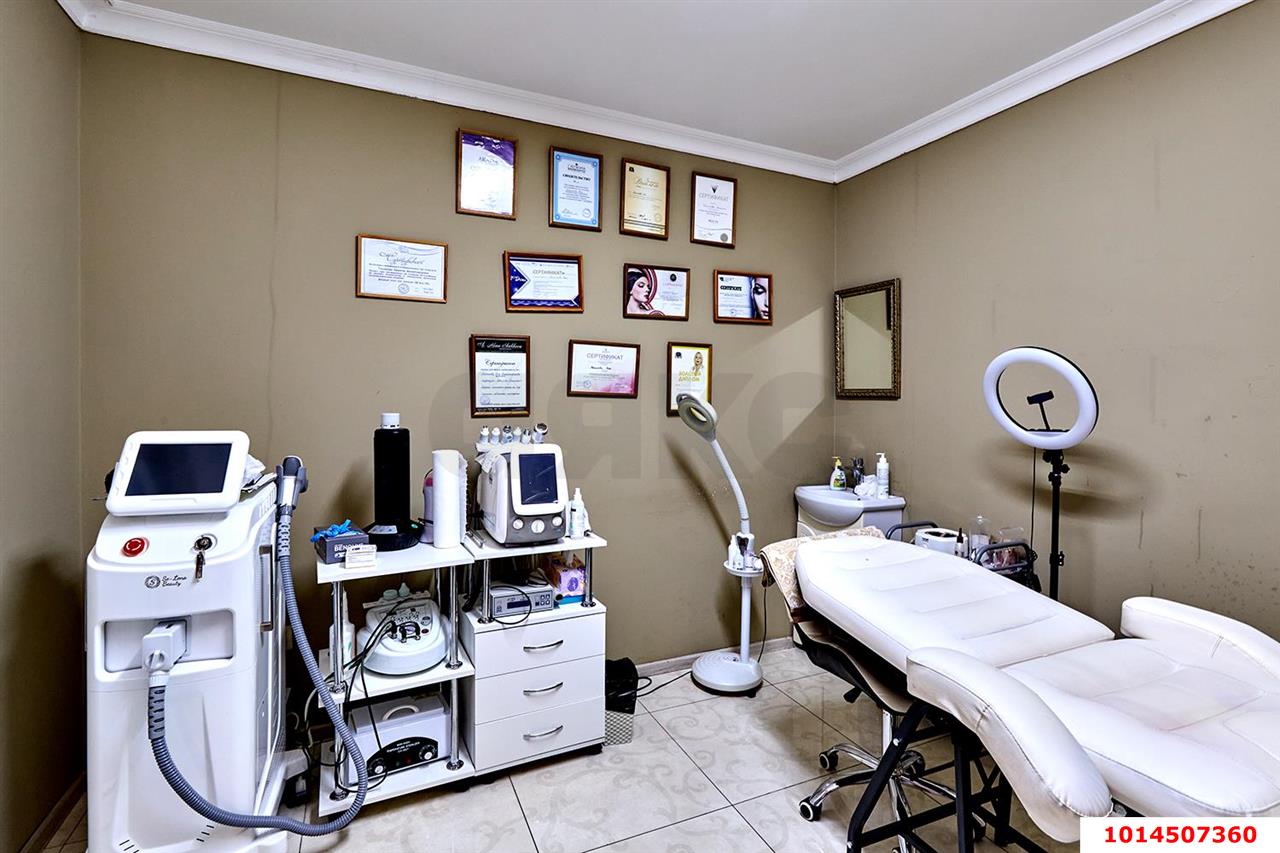 Фото №1: Коммерция 128 м² - Краснодар, Западный внутригородской округ, мкр. Юбилейный, б-р Платановый, 15