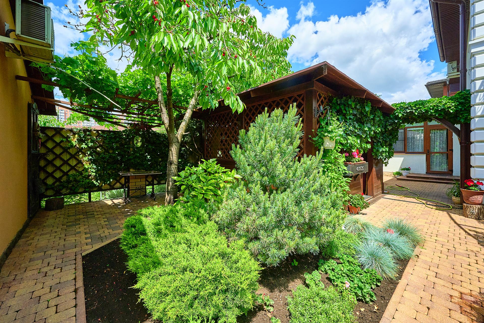 Фото №7: Дом 229 м² + 5.87 сот. - Краснодар, Прикубанский внутригородской округ, Микрохирургии глаза, мкр. СНТ № 1, ул. Персиковая, 512