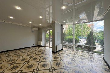 Фото №1: Торговое помещение 46 м² - Краснодар, мкр. жилой комплекс Севастопольский, ул. имени Жлобы, 141