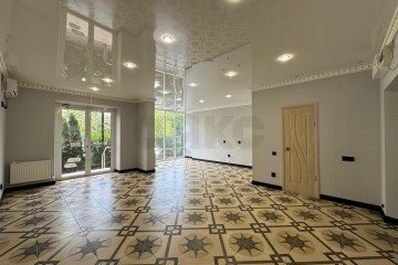 Фото №3: Торговое помещение 46 м² - Краснодар, мкр. жилой комплекс Севастопольский, ул. имени Жлобы, 141