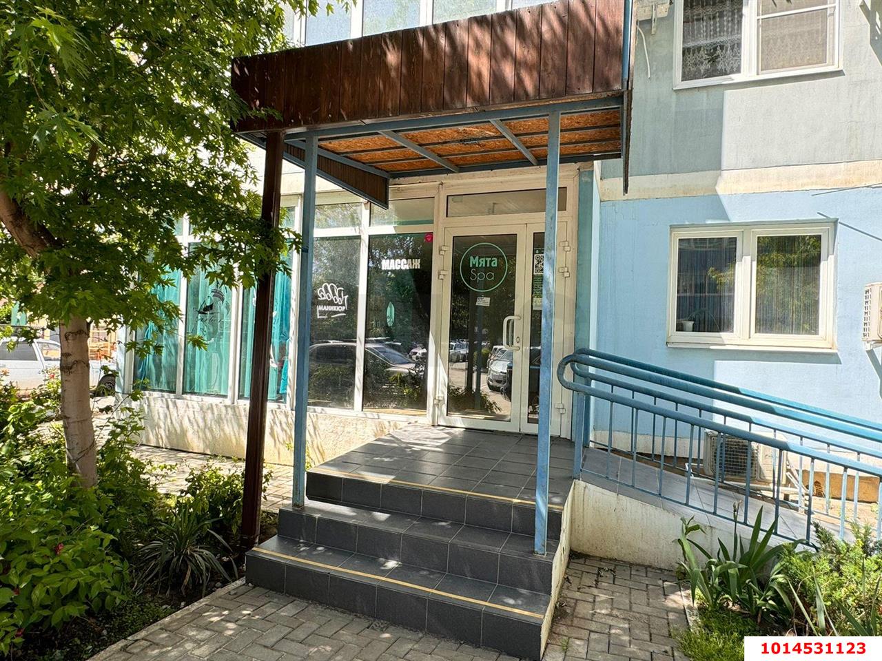 Фото №3: Торговое помещение 64 м² - Краснодар, жилой комплекс Три Кита, ул. Московская, 131к2