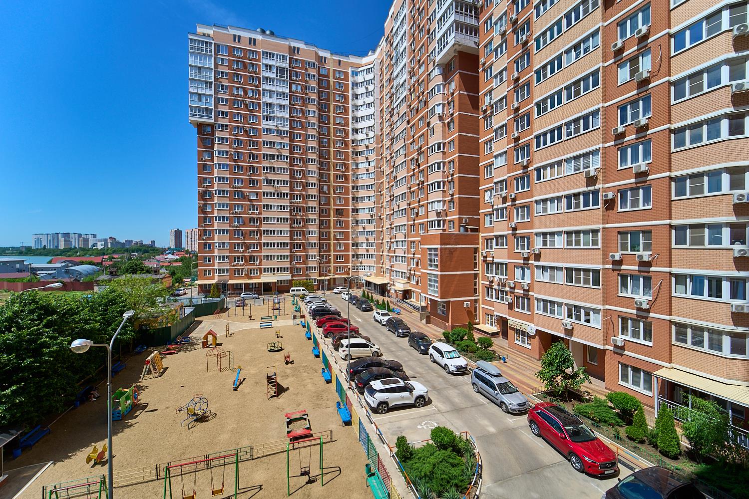 Фото №1: 2-комнатная квартира 79 м² - Краснодар, Центральный внутригородской округ, мкр. Черёмушки, ул. Кубанская, 52