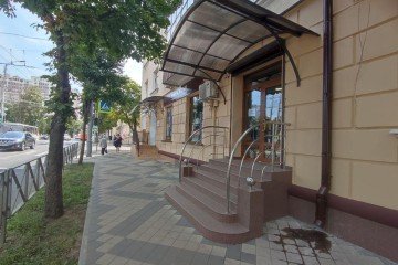 Фото №2: Торговое помещение 115 м² - Краснодар, мкр. Центральный, ул. Октябрьская, 96