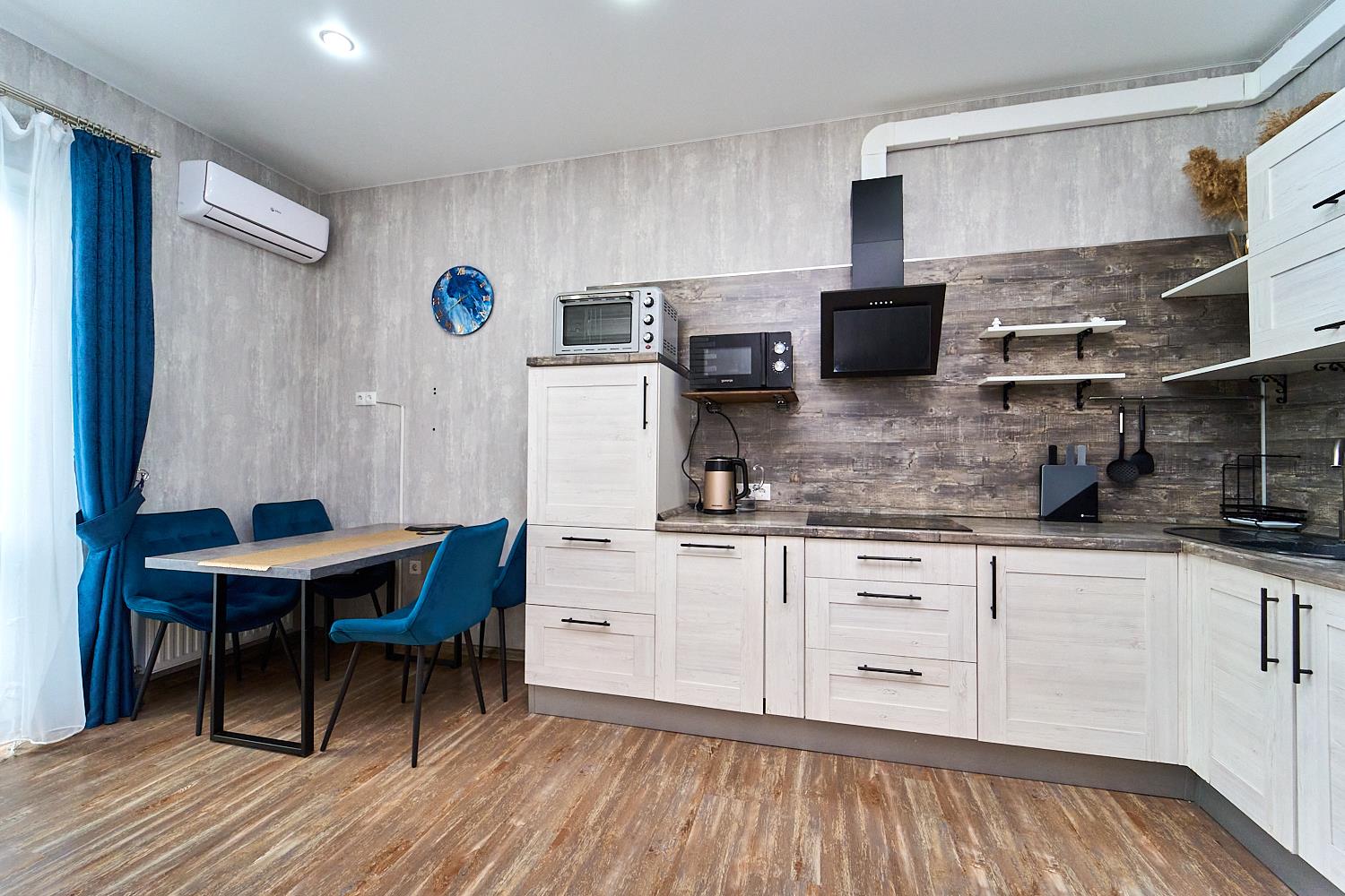 Фото №1: 1-комнатная квартира 51 м² - Краснодар, Центральный внутригородской округ, Дубинка, жилой комплекс Радонеж, мкр. Черёмушки, ул. Вишняковой, 1/23к2