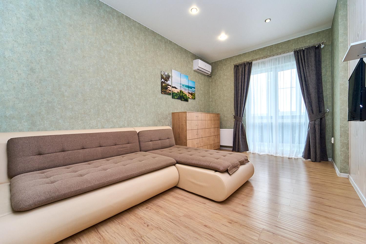 Фото №4: 1-комнатная квартира 51 м² - Краснодар, Центральный внутригородской округ, Дубинка, жилой комплекс Радонеж, мкр. Черёмушки, ул. Вишняковой, 1/23к2