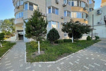 Фото №3: Торговое помещение 141 м² - Краснодар, мкр. Юбилейный, ул. Рождественская набережная, 2
