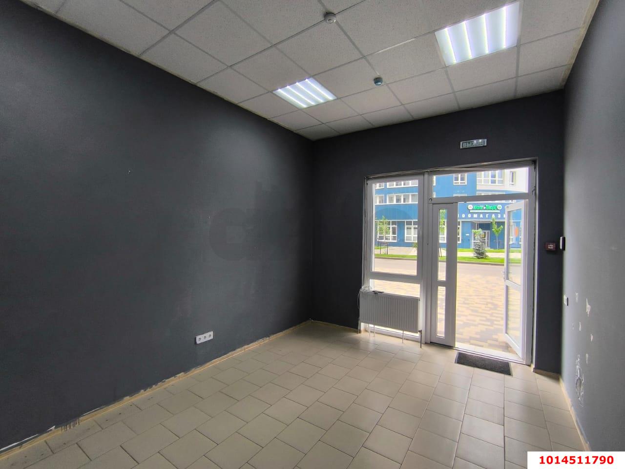 Фото №4: Торговое помещение 40 м² - Краснодар, жилой комплекс Фонтаны, ул. Старокубанская