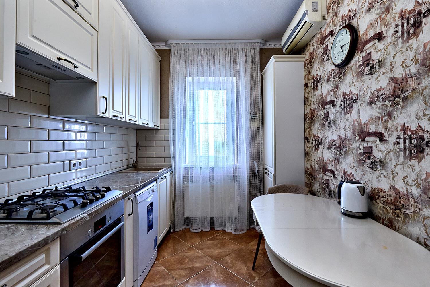 Фото №1: 4-комнатная квартира 107 м² - Яблоновский, ул. Советская, 6