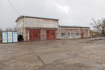Фото №1: Производственное помещение 1850 м² - Холмская, мкр. 3-й, ул. Ленина, 1А