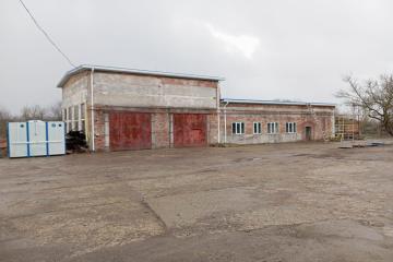 Фото №1: Производственное помещение 347 м² - Холмская, мкр. 3-й, ул. Ленина, 1А