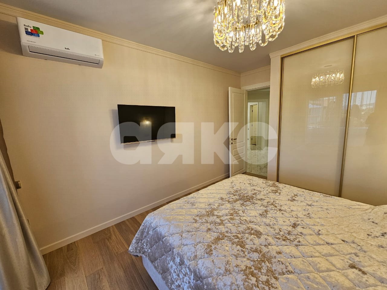 Фото №7: 4-комнатная квартира 120 м² - Сочи, Светлана, ул. Депутатская, 10