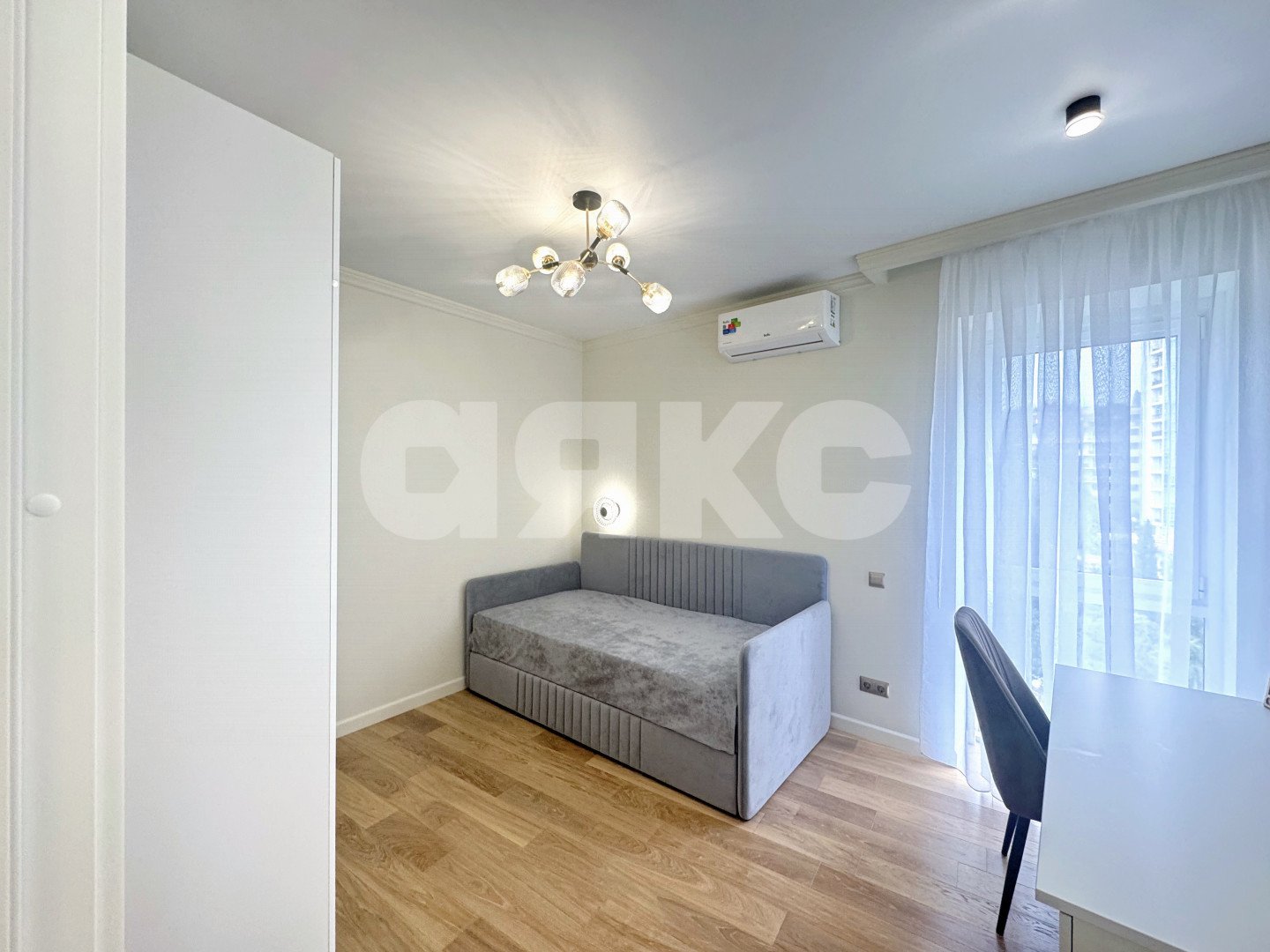 Фото №13: 4-комнатная квартира 120 м² - Сочи, Светлана, ул. Депутатская, 10
