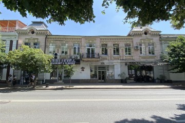 Фото №2: Отдельное здание 2217 м² - Краснодар, мкр. Центральный, ул. Красная, 70