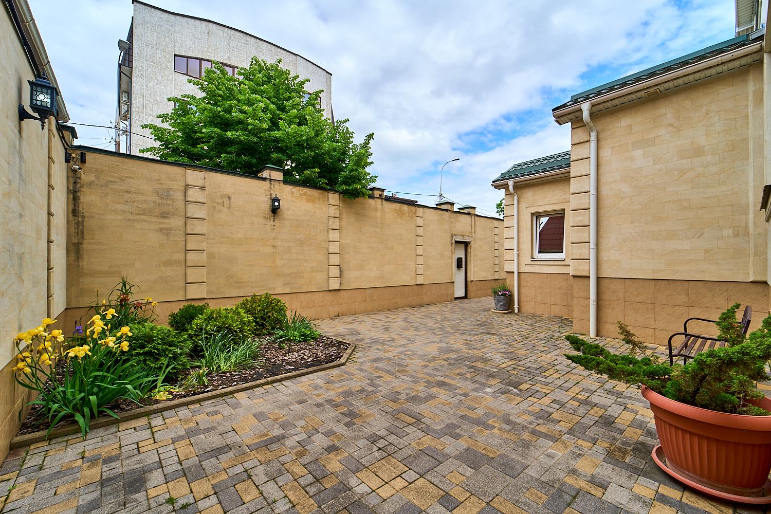 Фото №5: Коммерция 878 м² - Краснодар, Центральный внутригородской округ, Западный внутригородской округ, мкр. Центральный, ул. Чапаева, 70