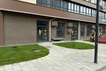 Фото №2: Торговое помещение 77 м² - Краснодар, мкр. жилой комплекс Самолёт-4, ул. Константина Гондаря, 103