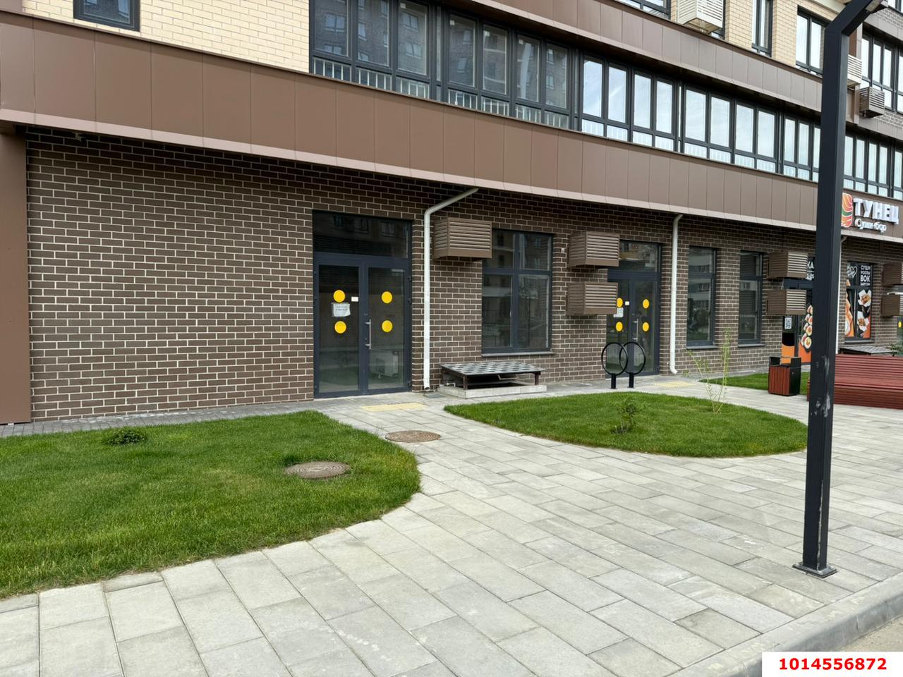 Фото №2: Торговое помещение 77 м² - Краснодар, жилой комплекс Самолёт-4, ул. Константина Гондаря, 103
