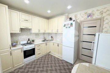 Фото №1: 1-комнатная квартира 38 м² - Нижнекамск, мкр. 22-й, пр-кт Вахитова, 43