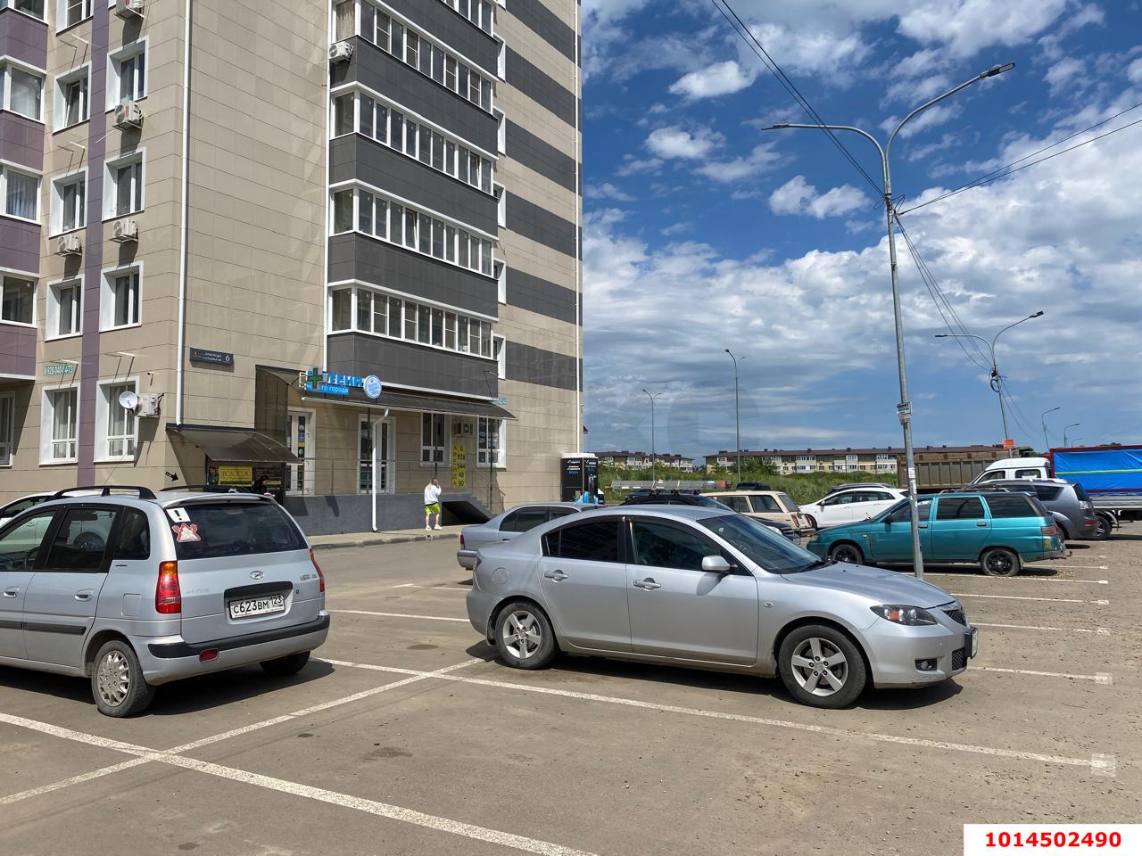 Фото №2: Торговое помещение 38 м² - Краснодар, жилой комплекс Краски, ул. Краеведа Соловьёва, 6к3
