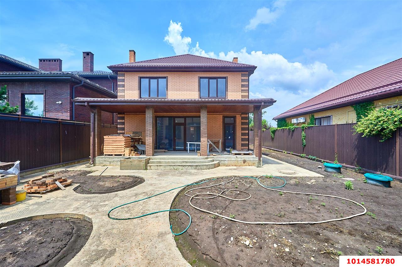 Фото №1: Дом 166 м² + 7.5 сот. - Новая Адыгея, ул. Шовгенова, 43