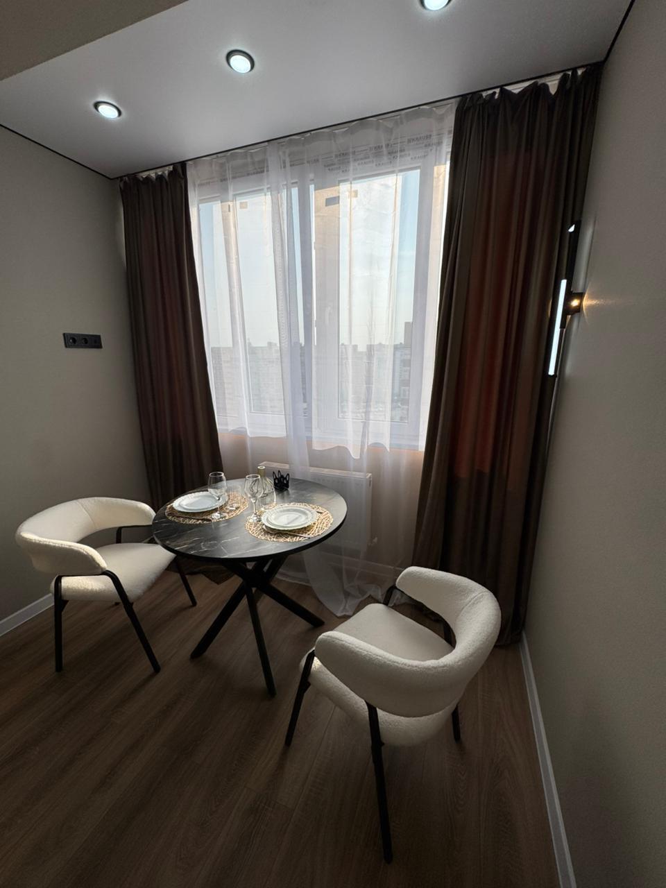 Фото №3: 2-комнатная квартира 55 м² - Краснодар, Прикубанский внутригородской округ, Завод Радиоизмерительных Приборов, имени Петра Метальникова, мкр. жилой комплекс Времена Года-2, ул. Петра Метальникова, 26