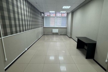 Фото №2: Торговое помещение 165 м² - Краснодар, мкр. Центральный, ул. Фабричная, 10