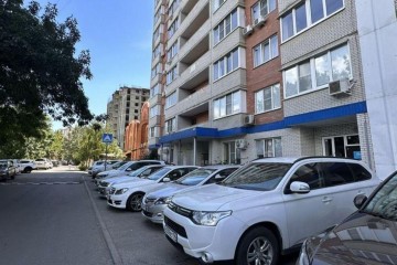 Фото №1: Торговое помещение 165 м² - Краснодар, мкр. Центральный, ул. Фабричная, 10