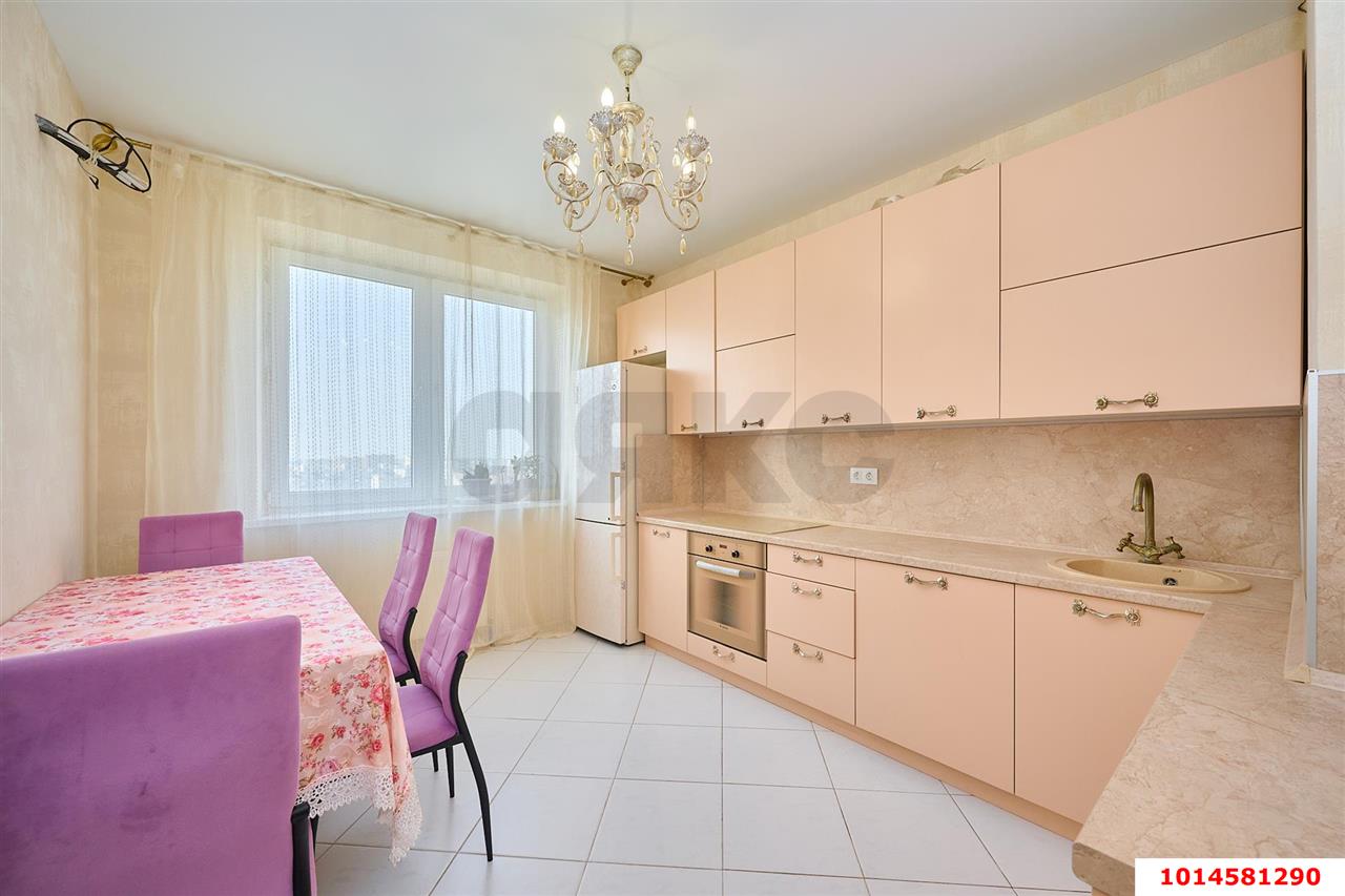 Фото №1: 2-комнатная квартира 74 м² - Краснодар, Карасунский внутригородской округ, мкр. Камвольно-суконный Комбинат, ул. Максима Горького, 34/1