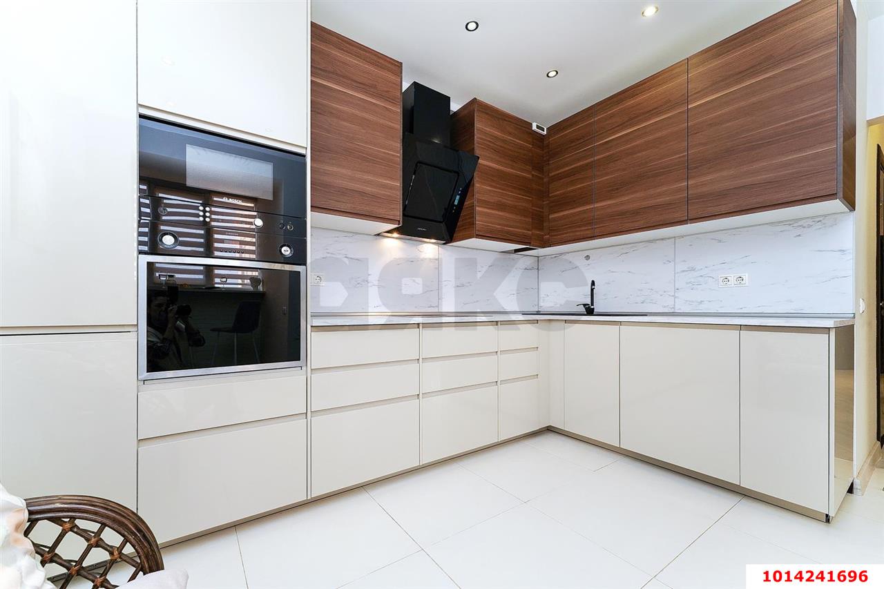 Фото №1: 3-комнатная квартира 136 м² - Краснодар, Центральный внутригородской округ, Западный внутригородской округ, мкр. Центральный, ул. Кубанская набережная, 64