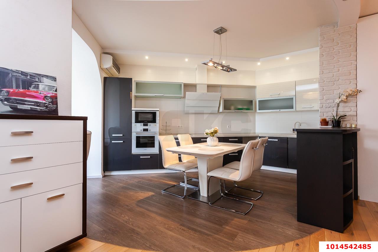 Фото №1: 2-комнатная квартира 90 м² - Краснодар, жилой комплекс Черёмушки, ул. Кубанская, 45к1