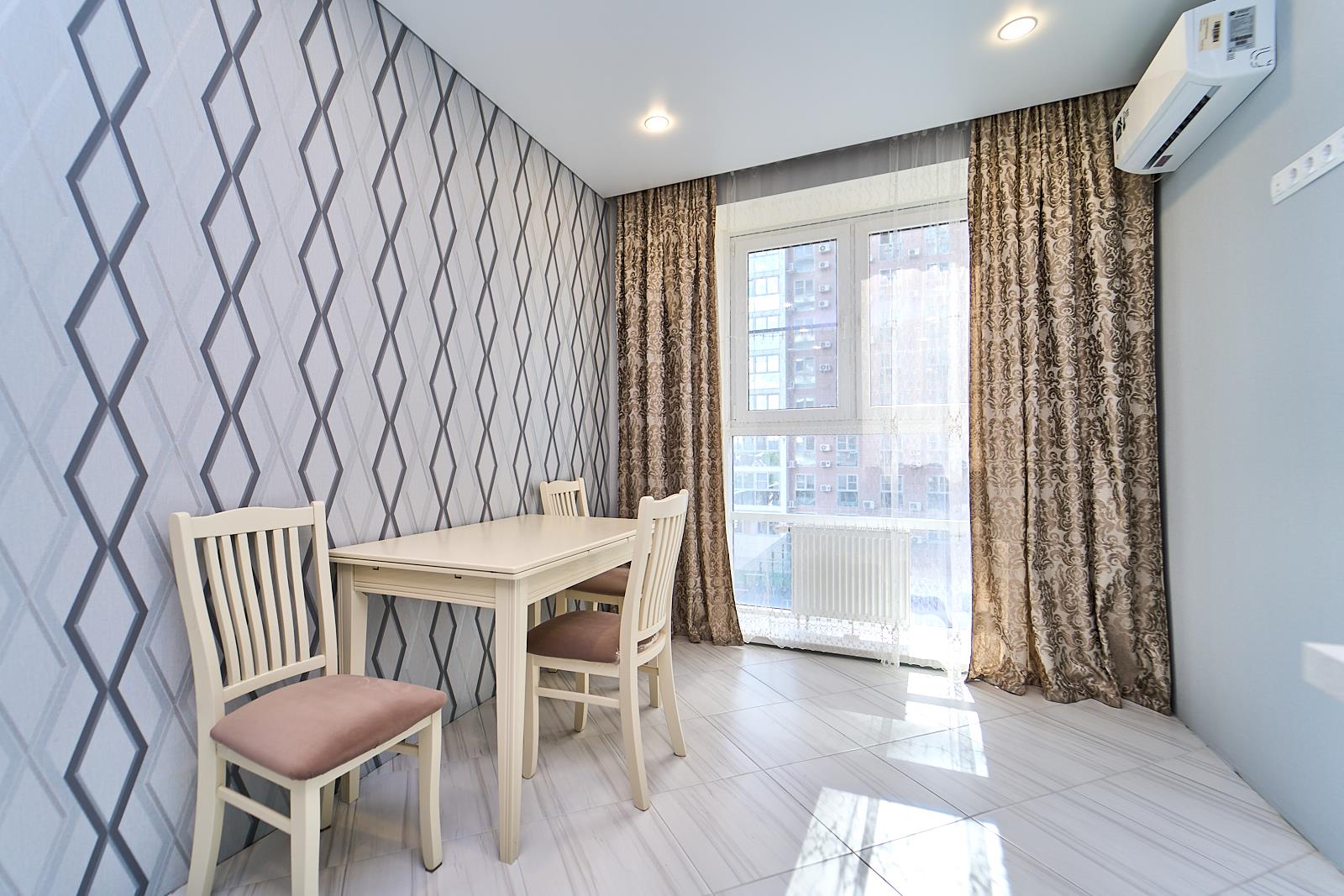 Фото №8: 2-комнатная квартира 79 м² - Краснодар, Прикубанский внутригородской округ, жилой комплекс Кубанский, мкр. Завод Измерительных Приборов, ул. Зиповская, 34к2